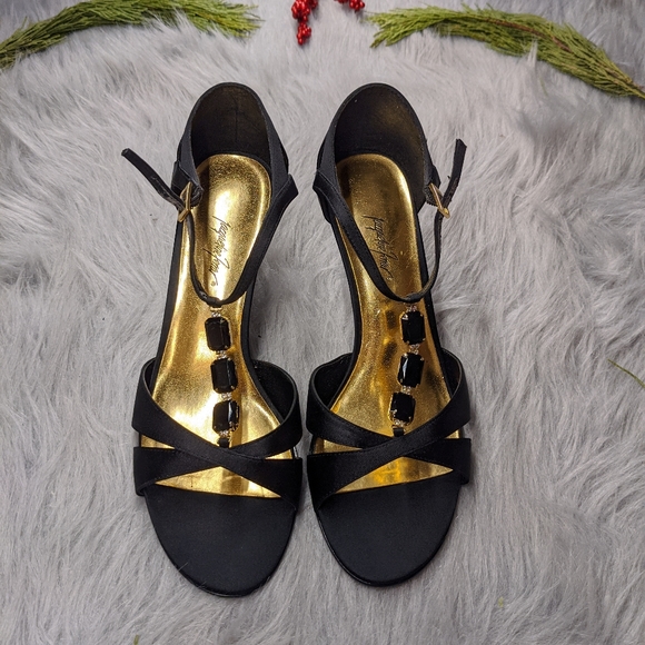 Sandals / Heels - Picture 8 of 8